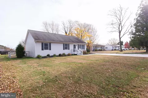 16 Maple Ave, Ridgely, MD 21660