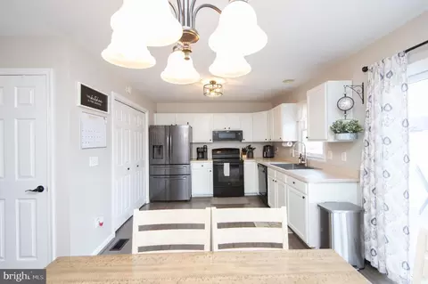 Entry Way - 16 Maple Ave, Ridgely, MD 21660 photo 1 of 3