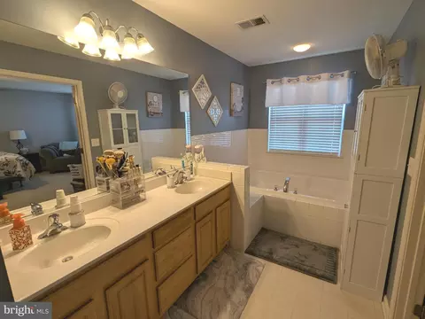 Bath - 1104 Canvasback Ln, Denton, MD 21629 photo 2 of 3
