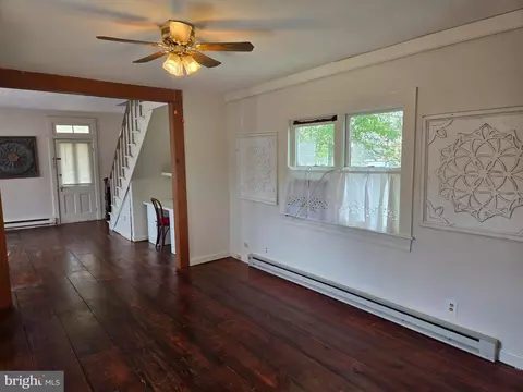 Living - 7 S 7th St, Denton, MD 21629 photo 2 of 4