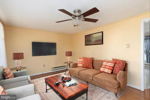 19 S 8th St, Denton, MD 21629 photo 2
