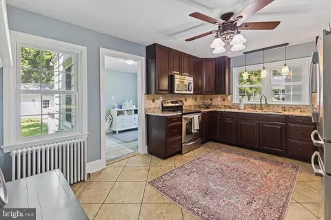 Entry Way - 306 S 2nd St, Denton, MD 21629 photo 2 of 5