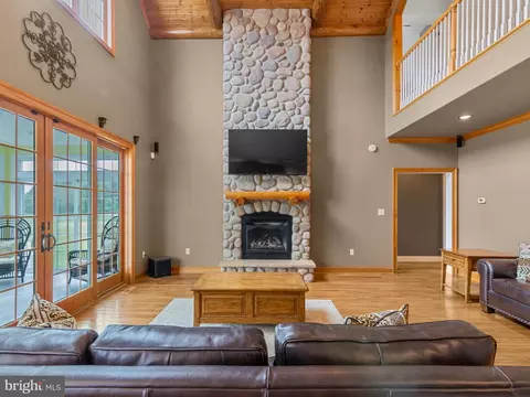 Living - 3485 Gallagher Rd, Preston, MD 21655 photo 2 of 4