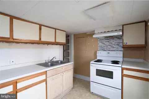 106 S 6th St, Denton, MD 21629 photo 5