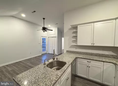 Entry Way - 318 Carter Ave, Denton, MD 21629 photo 2 of 4