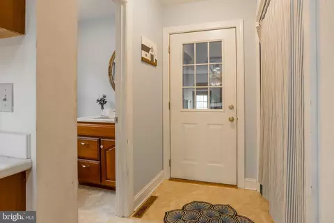 Entry Way - 7904 Clark Rd, Denton, MD 21629 photo 5 of 9