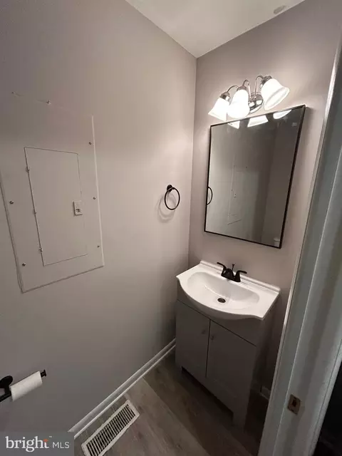 Bath - 341 Academy Ave, Denton, MD 21629 photo 3 of 4