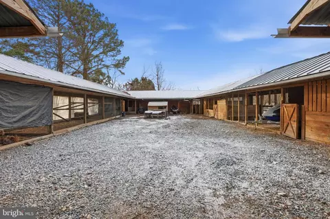Exterior - 20915 Dover Bridge Rd, Preston, MD 21655 photo 7 of 9