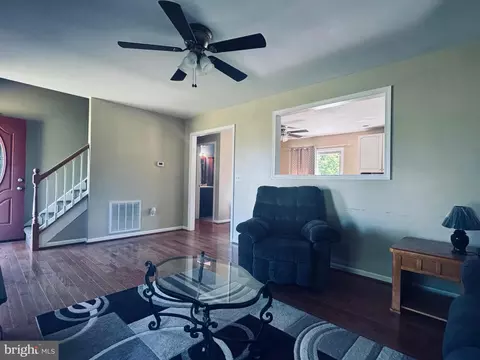 Living - 147 Mill St, Preston, MD 21655 photo 3 of 4