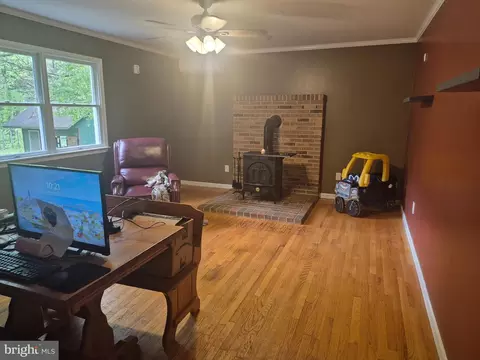 Living - 9472 Quail Run Rd, Denton, MD 21629 photo 1 of 2