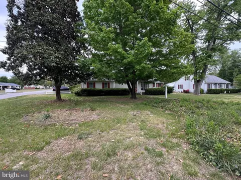 705 S 2nd St, Denton, MD 21629 photo 2