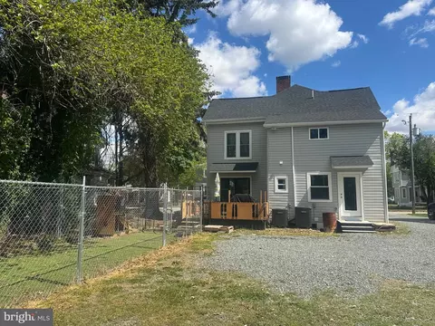 Exterior - 608 Market St, Denton, MD 21629 photo 3 of 9
