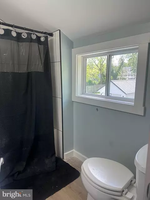 Bath - 608 Market St, Denton, MD 21629 photo 3 of 5