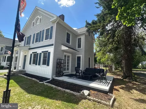 Exterior - 608 Market St, Denton, MD 21629 photo 1 of 9