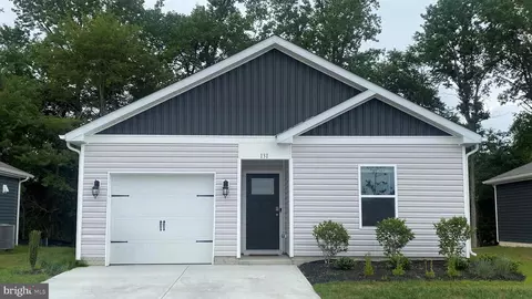 121 Hobbs St, Greensboro, MD 21639