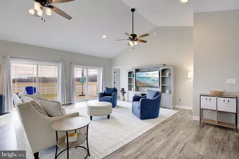 Entry Way - 11421 Maplewood Dr, Ridgely, MD 21660 photo 2 of 3