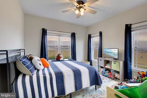 Bedroom - 11421 Maplewood Dr, Ridgely, MD 21660 photo 5 of 6