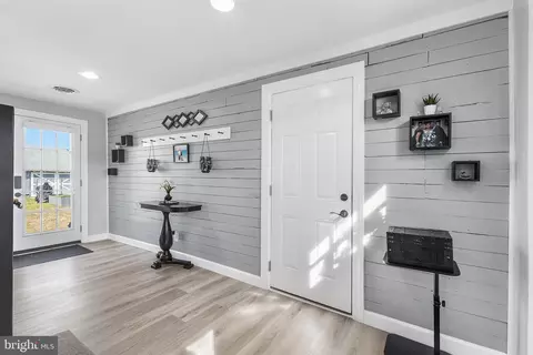 Entry Way - 25485 Hignutt Rd, Denton, MD 21629 photo 5 of 7