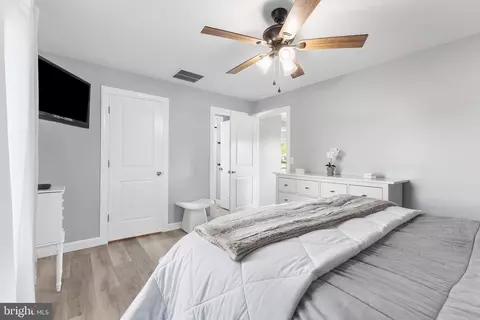 Bedroom - 25485 Hignutt Rd, Denton, MD 21629 photo 4 of 6