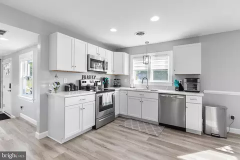 Kitchen - 25485 Hignutt Rd, Denton, MD 21629 photo 1 of 2