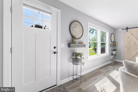 Entry Way - 25485 Hignutt Rd, Denton, MD 21629 photo 2 of 7