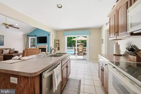 Kitchen - 8047 Laurel Ln, Denton, MD 21629 photo 3 of 4