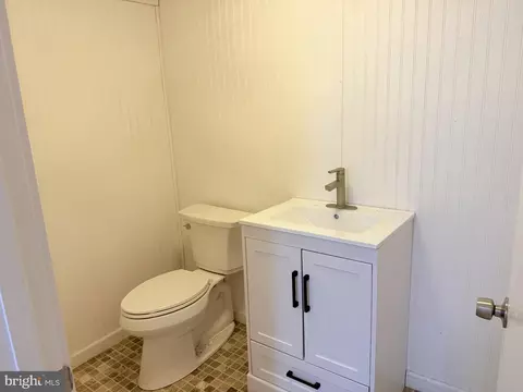 Bath - 1 Central Ave, Ridgely, MD 21660 photo 1 of 3
