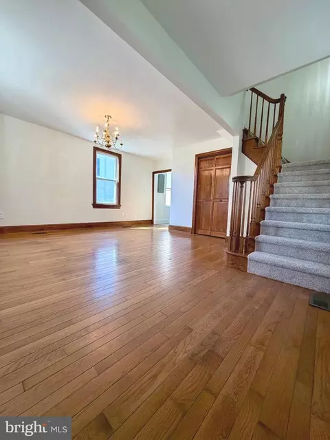 Living - 103 Williamson St, Preston, MD 21655 photo 4 of 6
