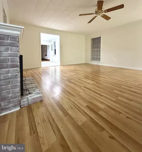 Living - 103 Williamson St, Preston, MD 21655 photo 2 of 6