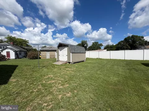 Exterior - 325 Carter Ave, Denton, MD 21629 photo 3 of 6