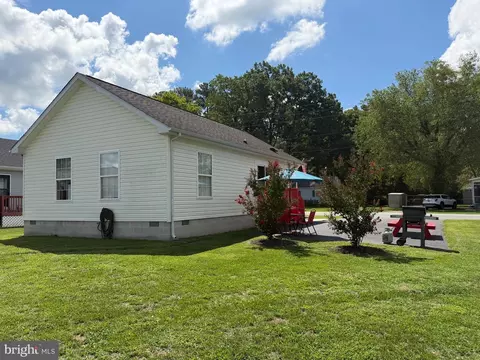 Exterior - 325 Carter Ave, Denton, MD 21629 photo 2 of 6