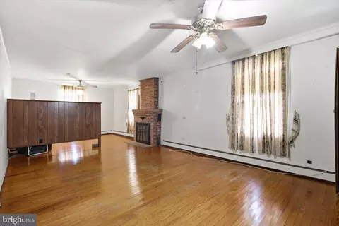Living - 158 Wright St, Preston, MD 21655 photo 1 of 3