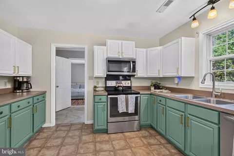 Kitchen - 5716 Bethlehem Rd, Preston, MD 21655 photo 2 of 5