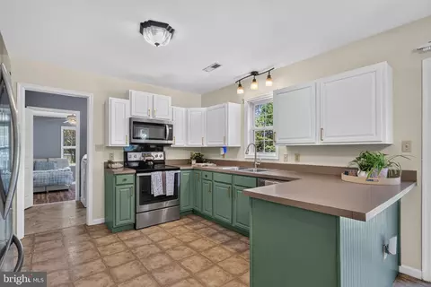Kitchen - 5716 Bethlehem Rd, Preston, MD 21655 photo 3 of 5