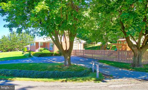 508 Mark Dr, Westminster, MD 21157 photo 3