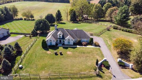 2400 Cross Section Rd, Westminster, MD 21158 photo 1