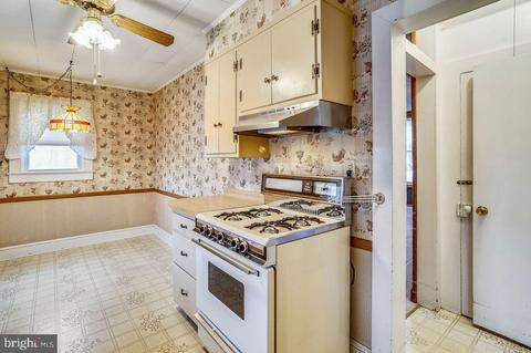 1007 S Main St, Hampstead, MD 21074 photo 4
