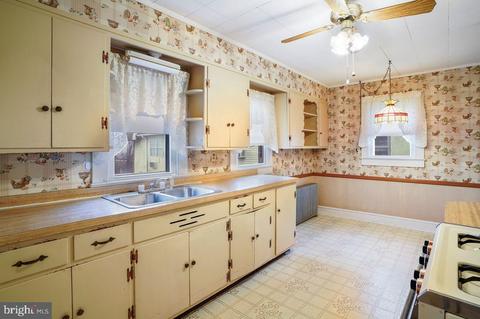 1007 S Main St, Hampstead, MD 21074 photo 3