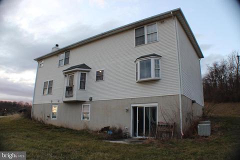 1100 Algernon Dr, Westminster, MD 21157 photo 2