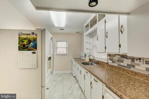 308 College Ave, New Windsor, MD 21776 photo 13