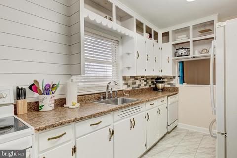 308 College Ave, New Windsor, MD 21776 photo 15