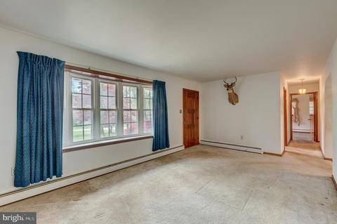 756 Stone Rd, Westminster, MD 21158 photo 2