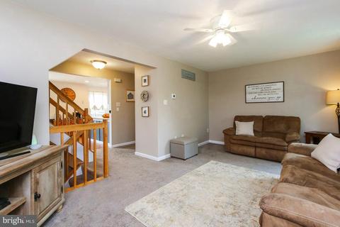 688 Windsor Dr, Westminster, MD 21158 photo 3