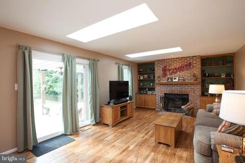 137 Sullivan Rd, Westminster, MD 21157 photo 4