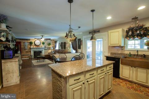 998 Wampler Ln, Westminster, MD 21158 photo 2