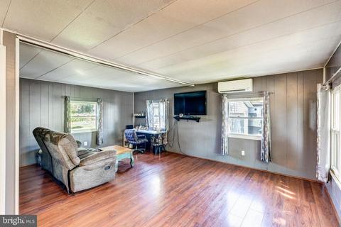 17 Commerce St, Taneytown, MD 21787 photo 3