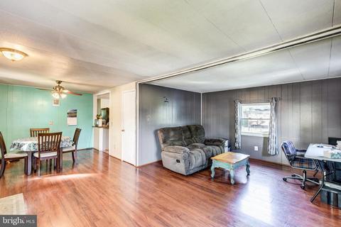 17 Commerce St, Taneytown, MD 21787 photo 4