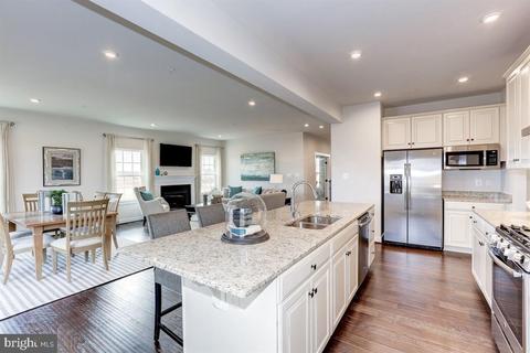 241 Pickett St, Taneytown, MD 21787 photo 9