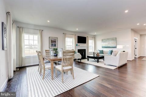 241 Pickett St, Taneytown, MD 21787 photo 8