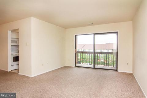 4230 Crystal Ct #3D, Hampstead, MD 21074 photo 2